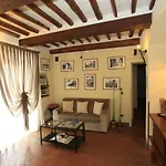 Palazzo Mari سان جيمينيانو