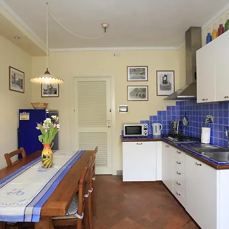 Guest house Palazzo Mari 2*